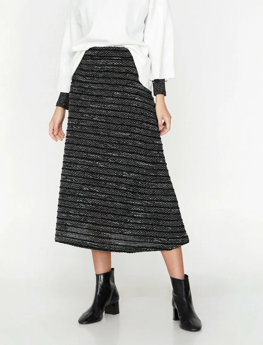 11968 Black Patterned Midi Skirt