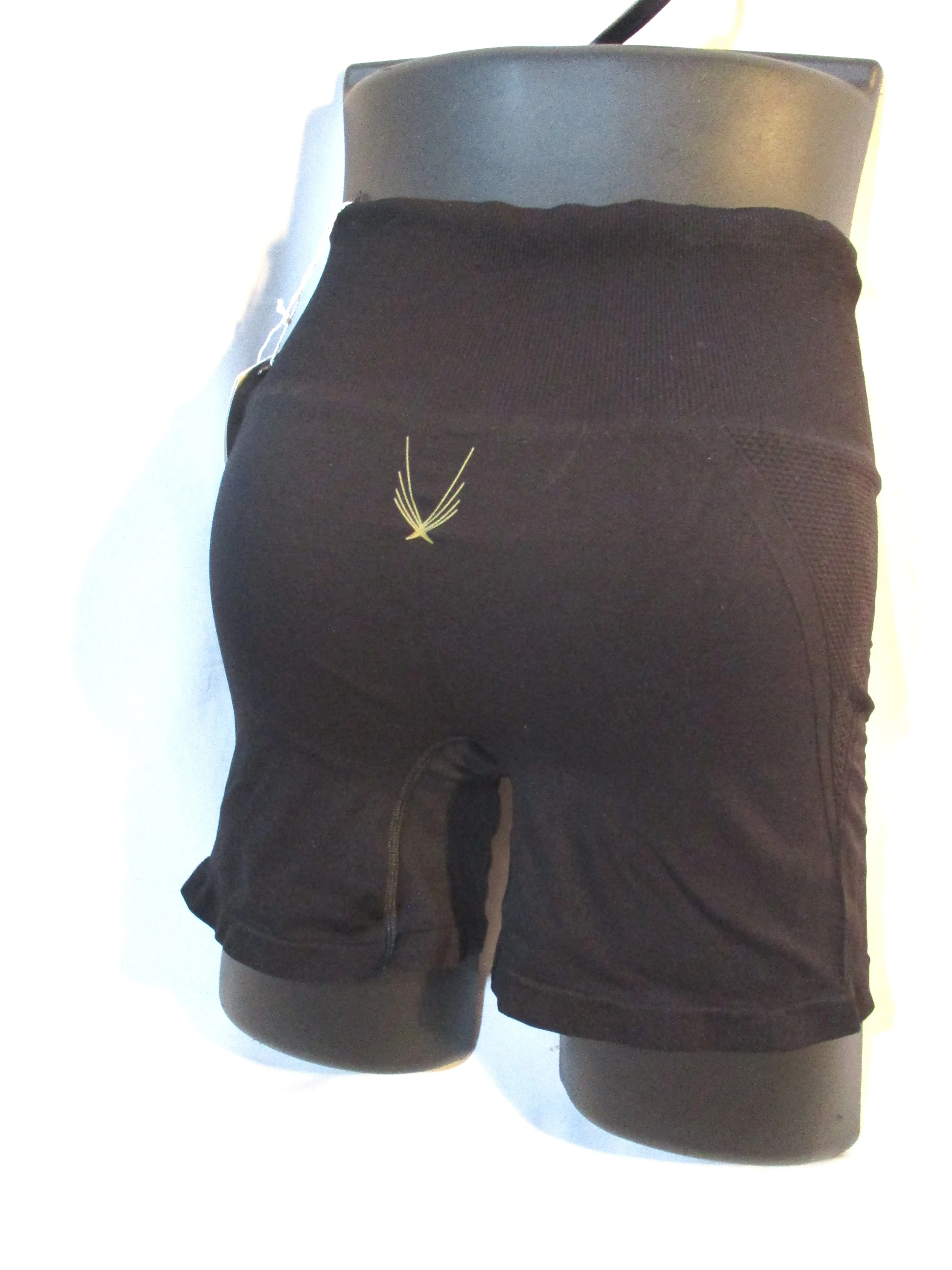 NWT NEW LUCAS HUGH TECHNICAL KNIT SHORTS L BLACK Running